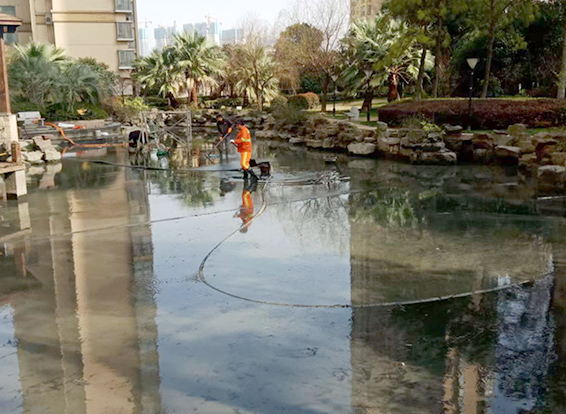 桥西景观池淤泥清理